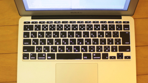 USキーボードぉ…。MacBook Airのレインボーキーボードシールが届いたので貼り付けた image 6