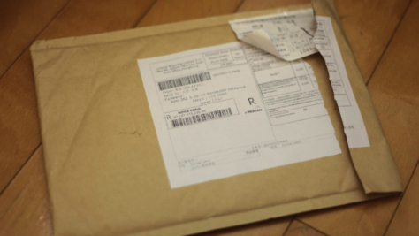 USキーボードぉ…。MacBook Airのレインボーキーボードシールが届いたので貼り付けた image 2